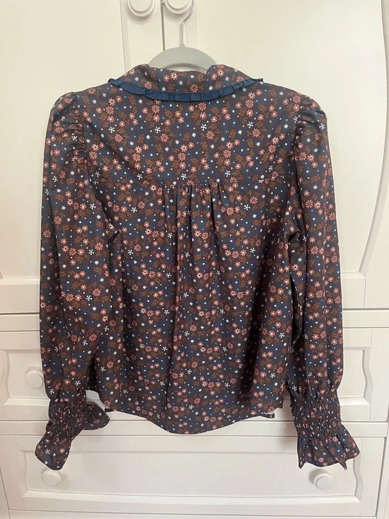 SSYS Gemma Peter Pan
Collared Long Sleeve Blue Floral Top NWOT Medium - Picture 5 of 9